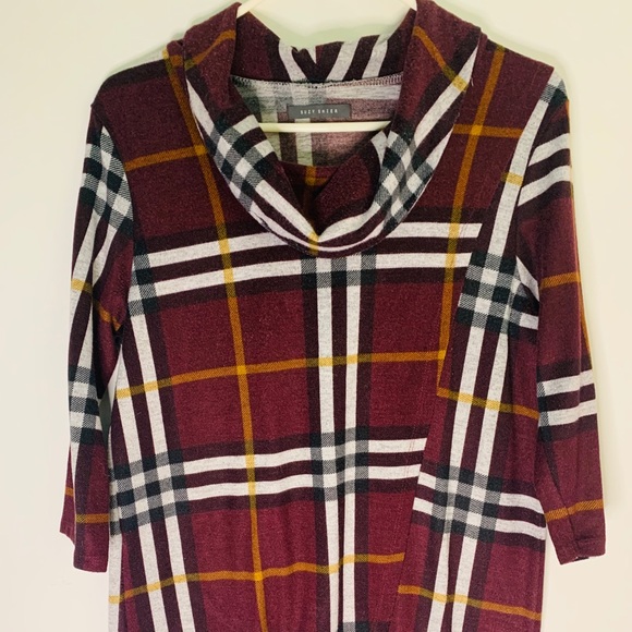 Suzy Shier printed tops - Picture 1 of 6